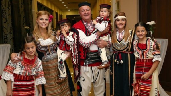 На Юбилее Стафана Шарлопова, для всех дресс-код был - национальная болгарская одежда.