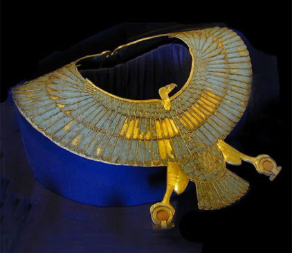 Нагръдник-амулет във формата на сокол, Египет